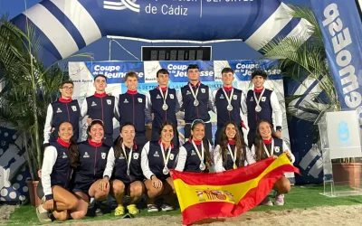 Éxito de los remeros del Real Club Mediterráneo en la Copa de la Juventud Beach Sprint